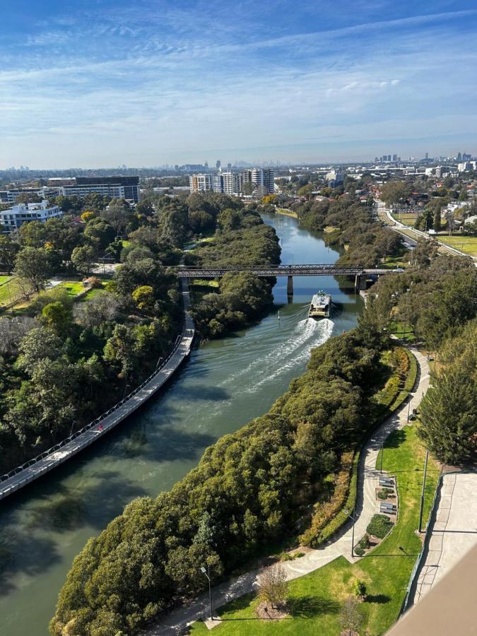 Apartment Classy Sleek Two Bedroom With Expansive River Views In The Heart Of Sydney's Second Cbd