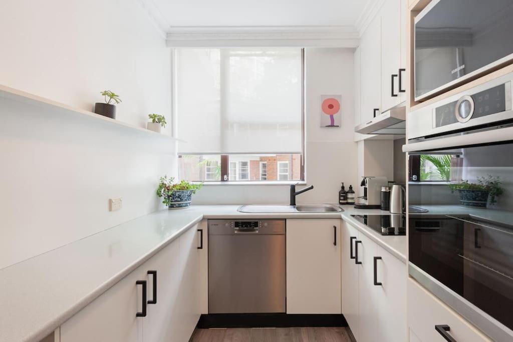 Apartment Harbourside Style, 2 Bed, A/c, Pool -elizabeth Bay Sydney