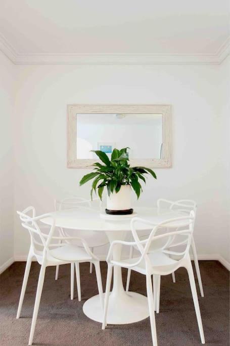 Harbourside Style, 2 Bed, A/c, Pool -elizabeth Bay Apartment Sydney