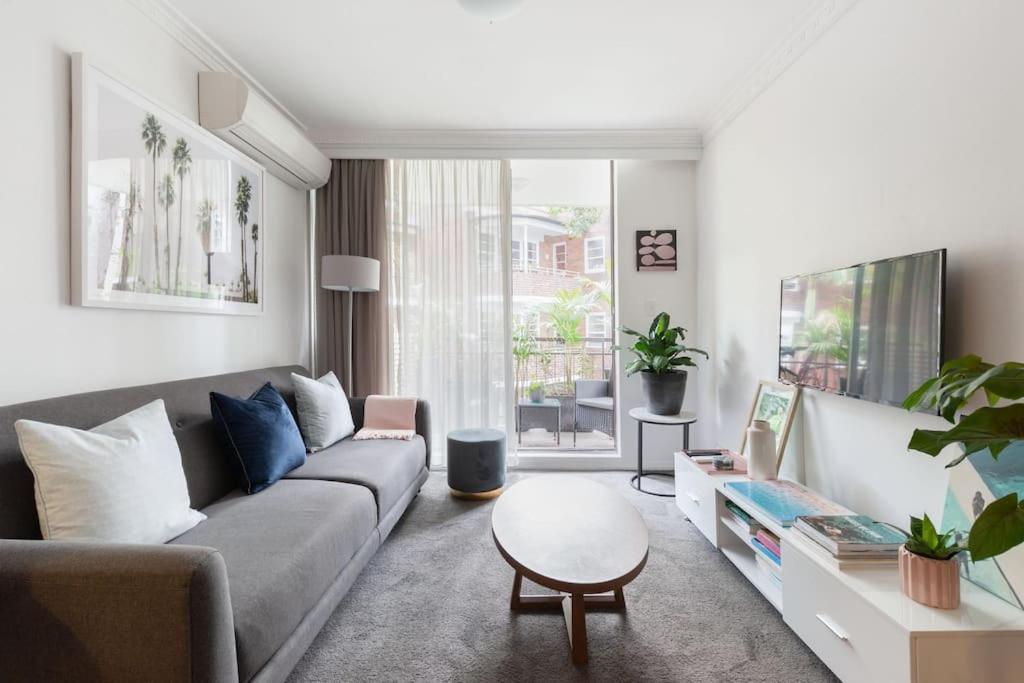 Harbourside Style, 2 Bed, A/c, Pool -elizabeth Bay * Sydney