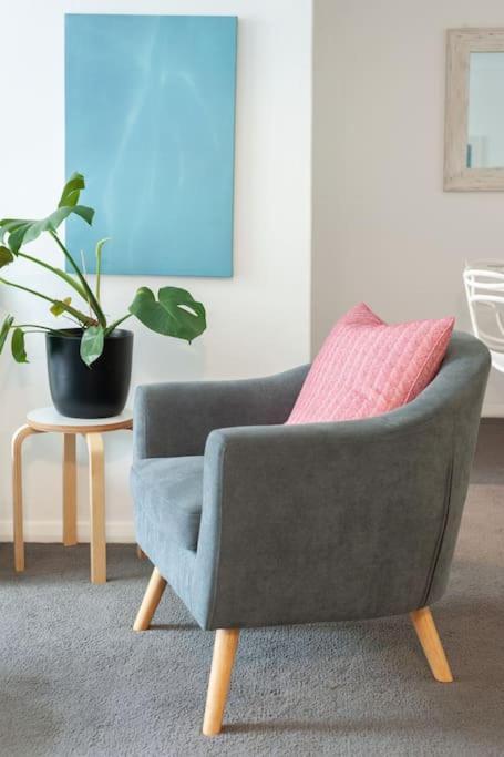 Harbourside Style, 2 Bed, A/c, Pool -elizabeth Bay * Sydney