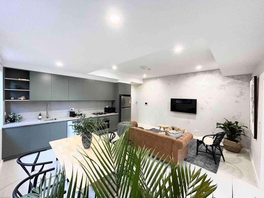Lbrand New Beachside 2br In Prime Location *