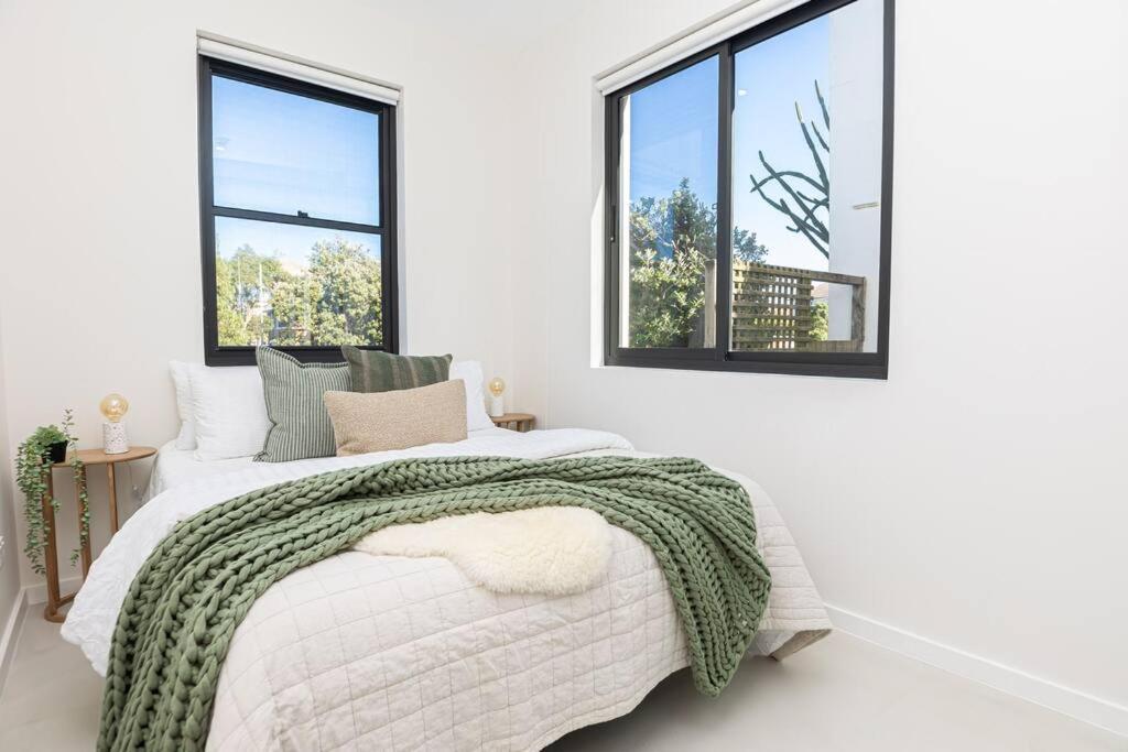 Lbrand New Beachside 2br In Prime Location Apartment *