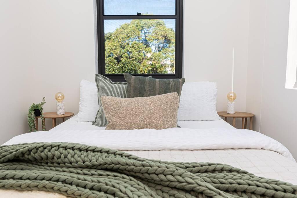 Lbrand New Beachside 2br In Prime Location Sydney