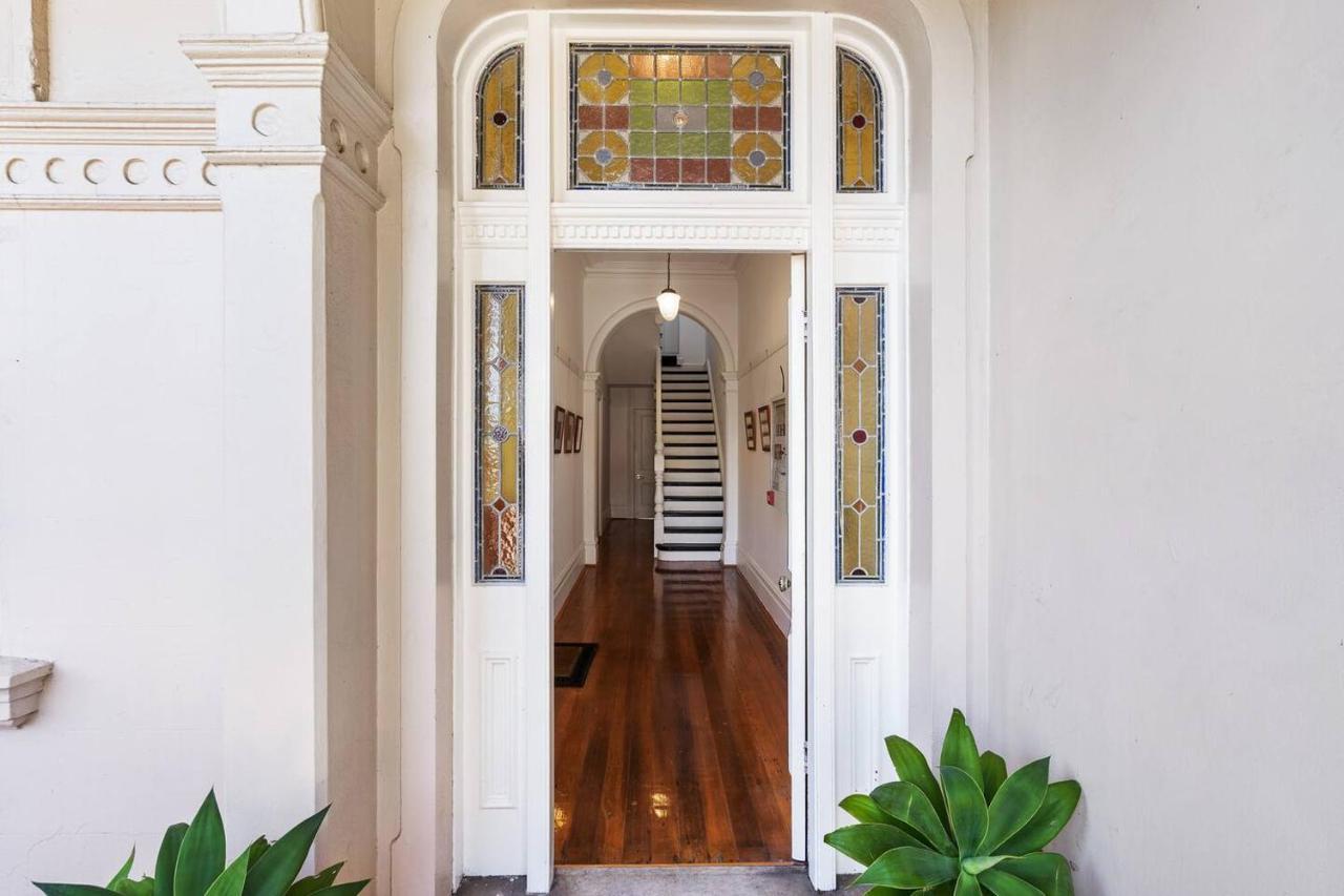 Courtyard Esperanza - Sunny Heritage Chic Apartment Sydney