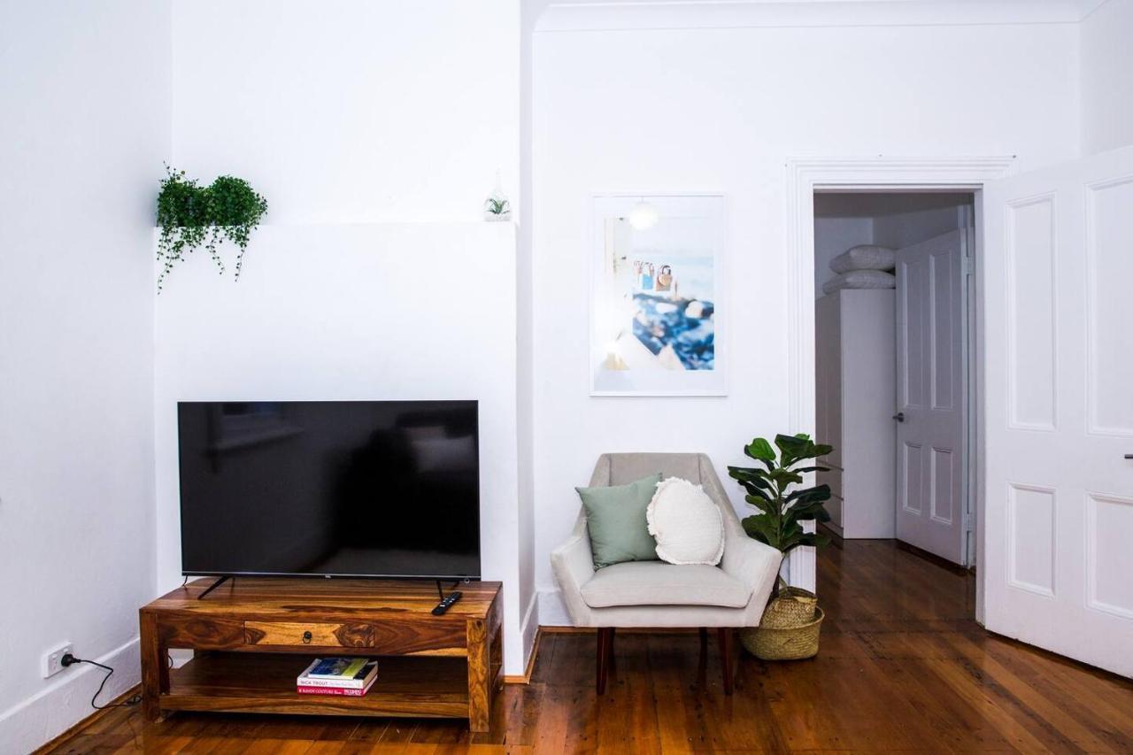 Courtyard Esperanza - Sunny Heritage Chic Apartment