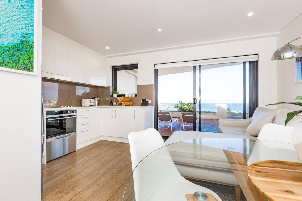 Bondi Beachfront Lifestyle - Ocean Views And Parking Apartment