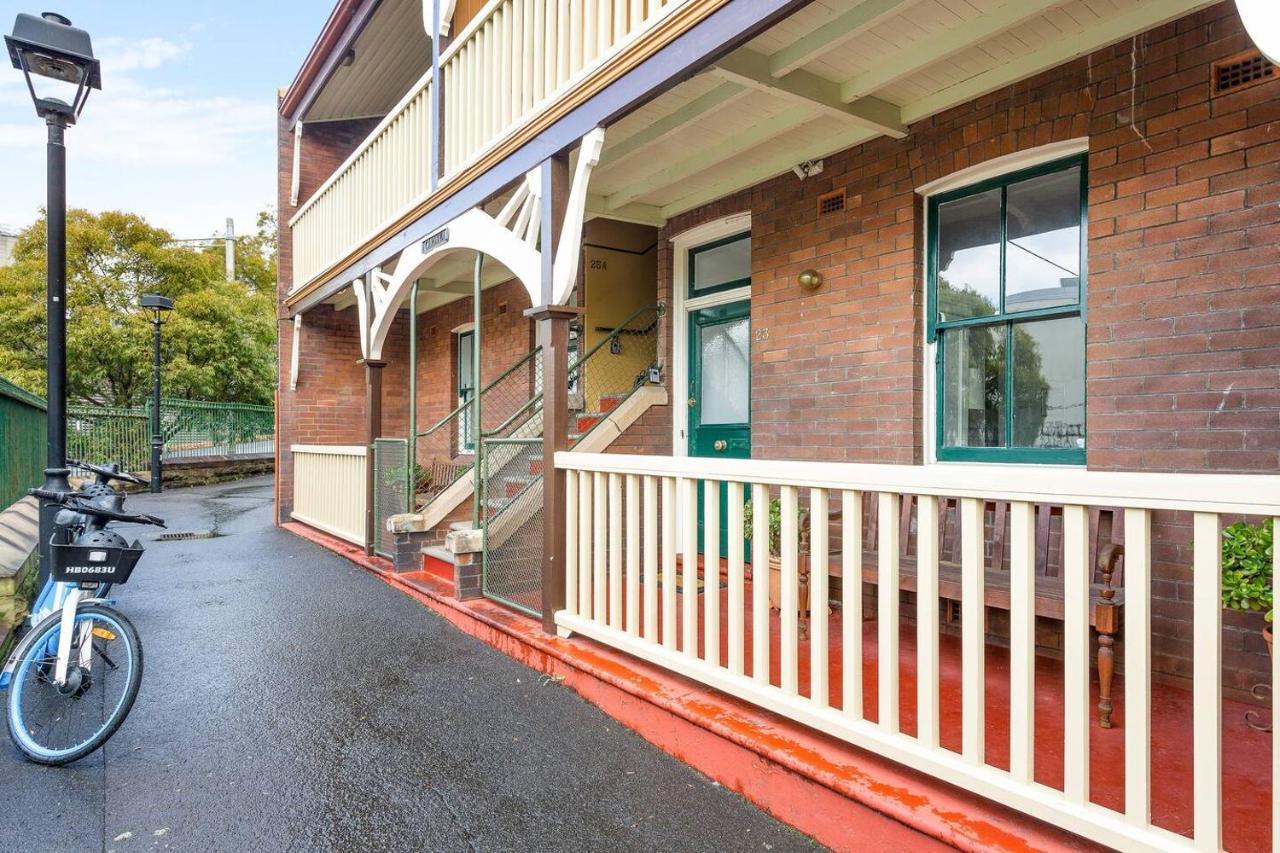 Harbourfront Meets Heritage Chic Near Barangaroo Apartment *