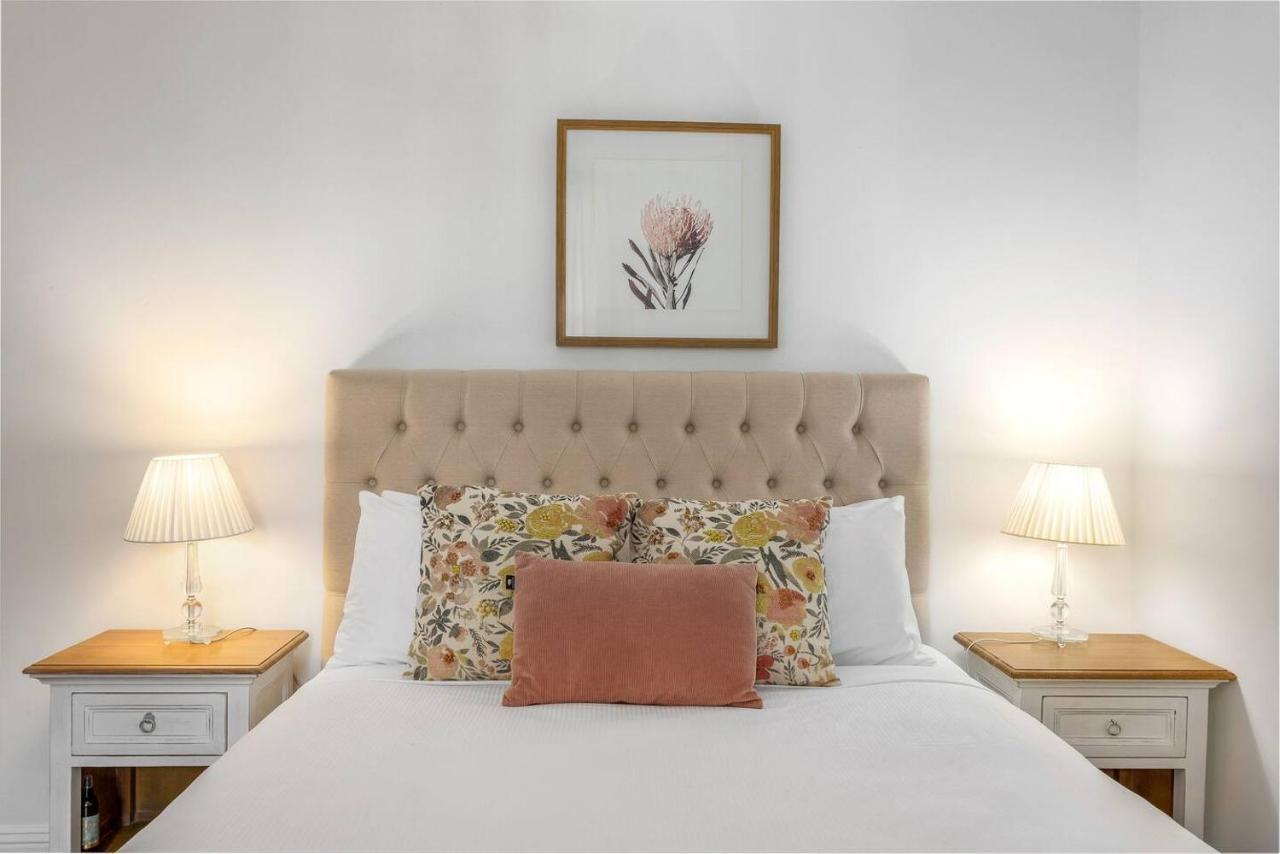 Apartment Harbourfront Meets Heritage Chic Near Barangaroo