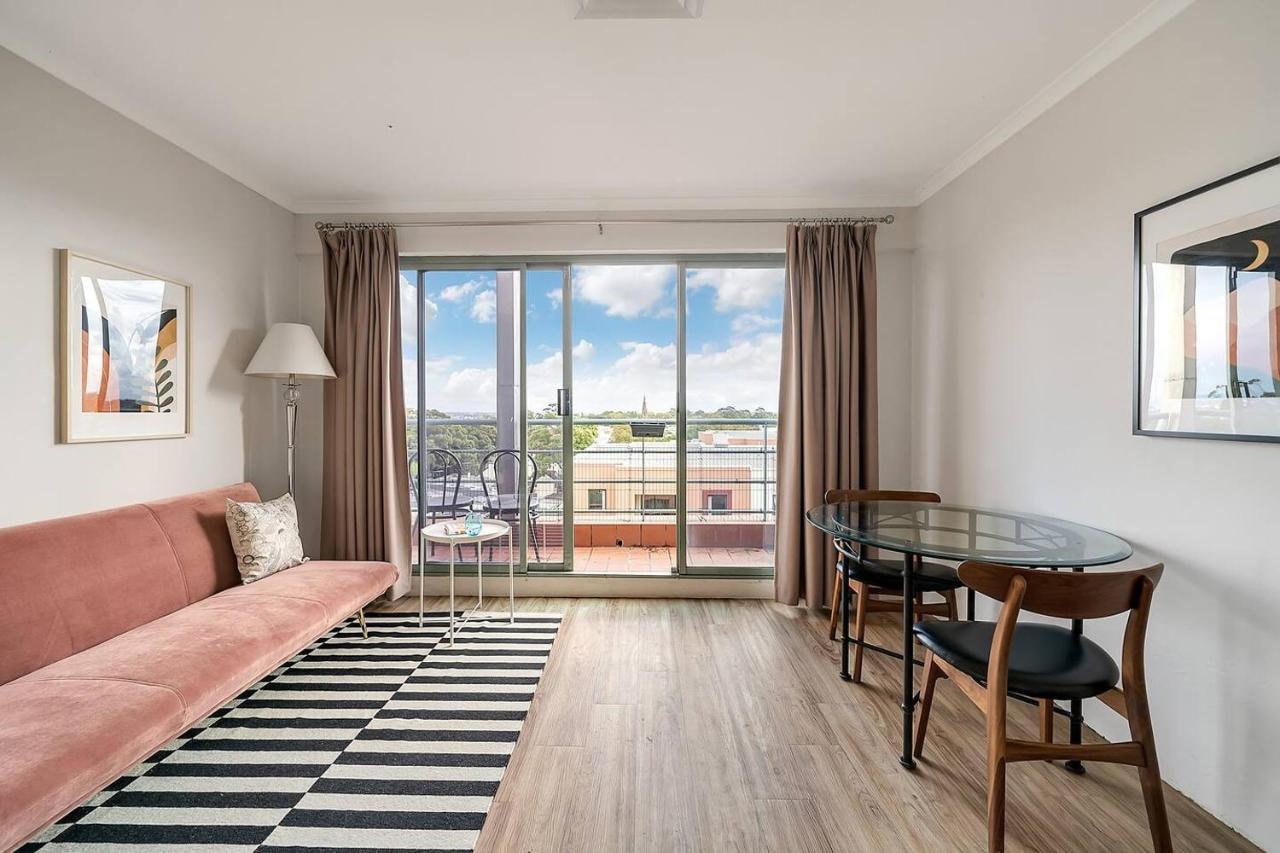 'georgina' Mid-century Modern Poolside Apartment Sydney