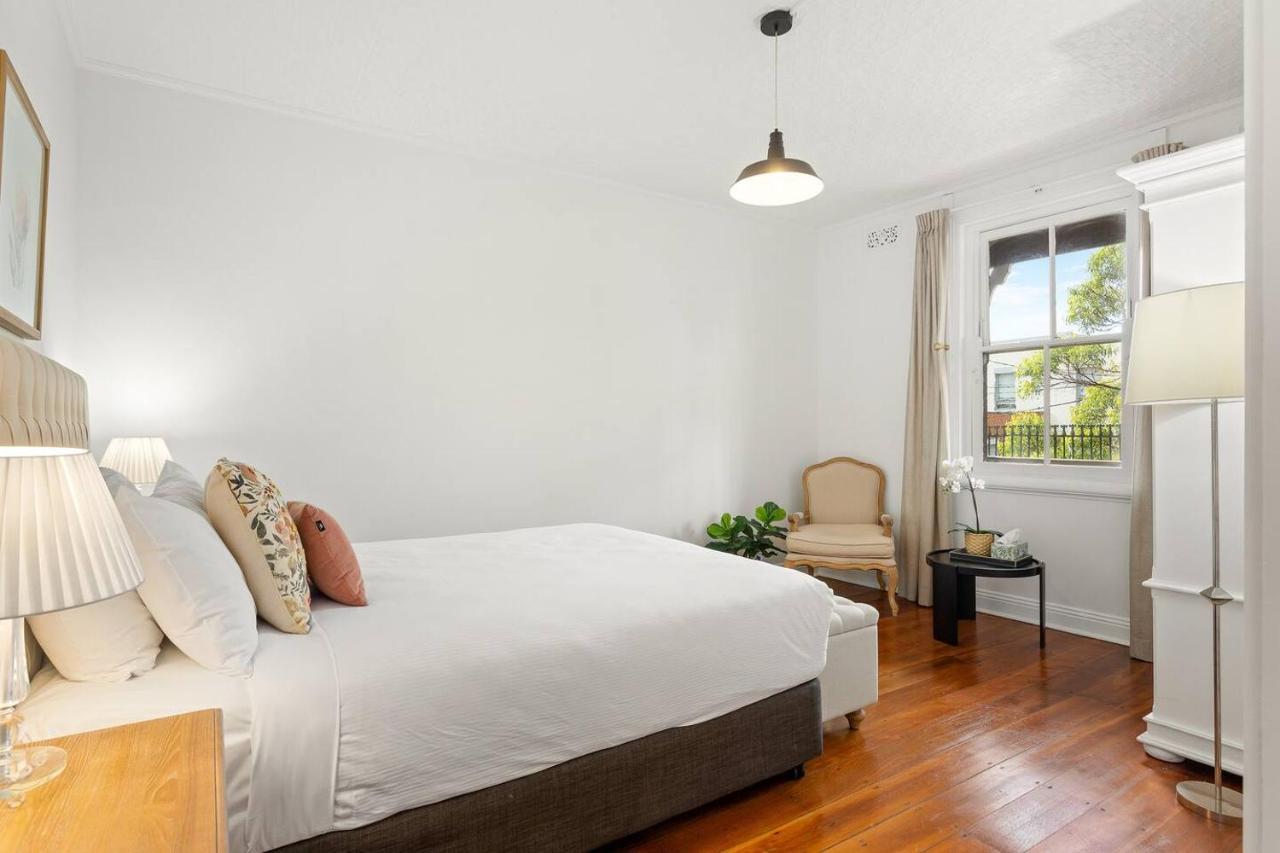 Harbourfront Meets Heritage Chic Near Barangaroo Apartment