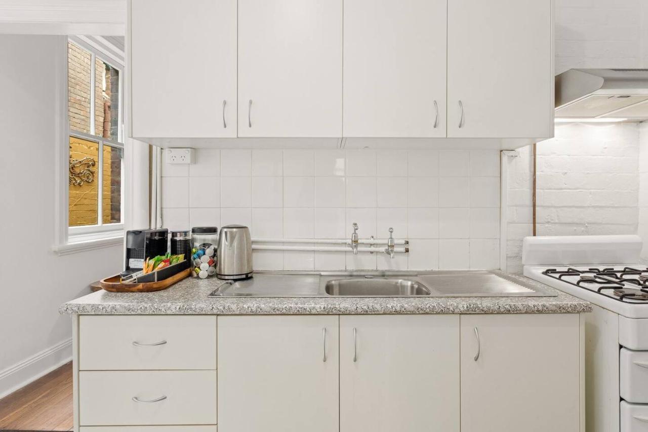 Apartment Harbourfront Meets Heritage Chic Near Barangaroo Sydney
