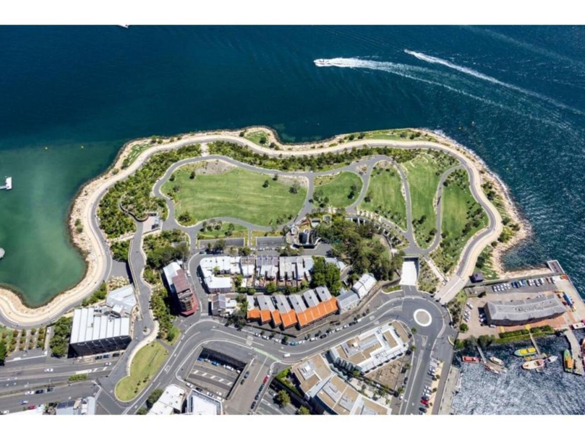 Harbourfront Meets Heritage Chic Near Barangaroo *