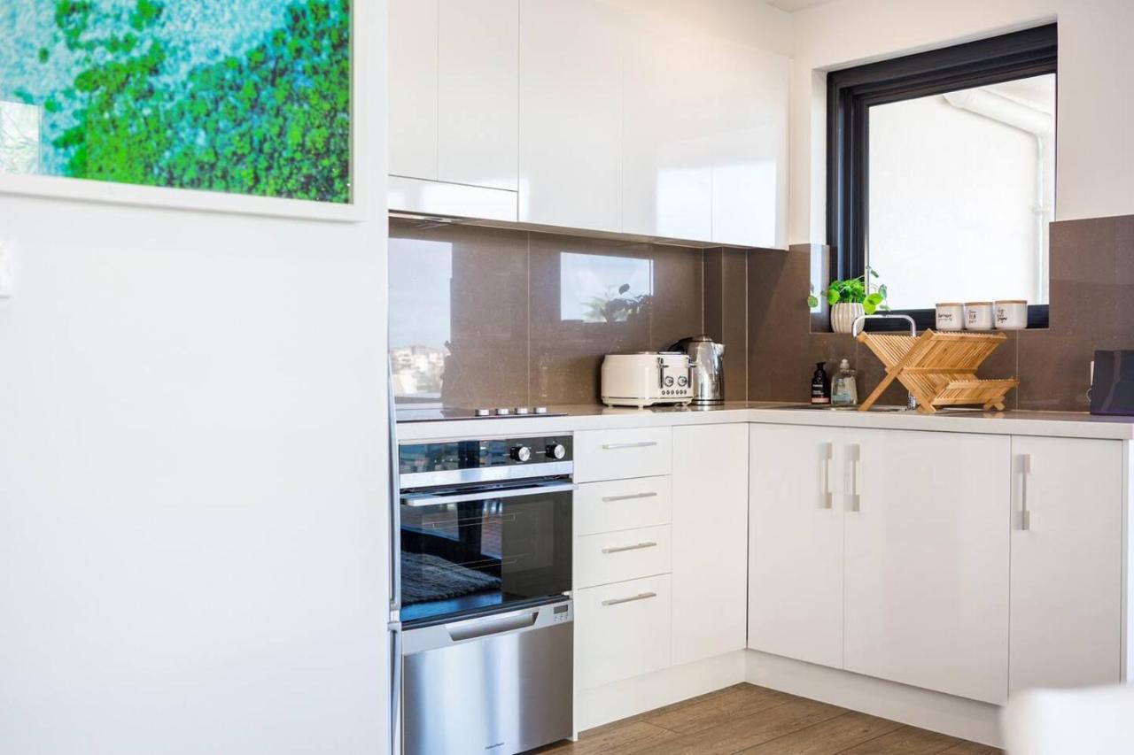 Bondi Beachfront Lifestyle - Ocean Views And Parking Apartment *