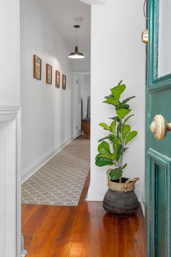 Harbourfront Meets Heritage Chic Near Barangaroo Apartment