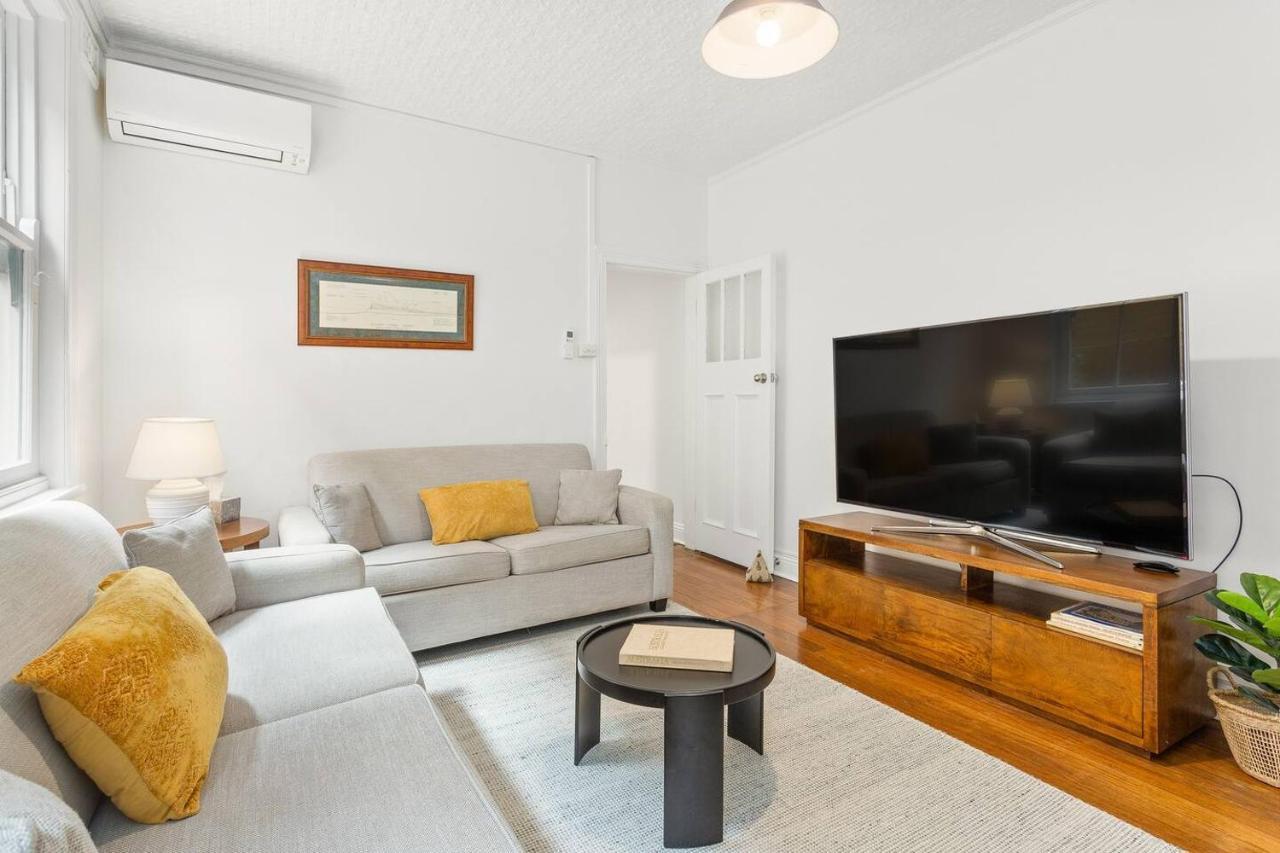 Harbourfront Meets Heritage Chic Near Barangaroo *