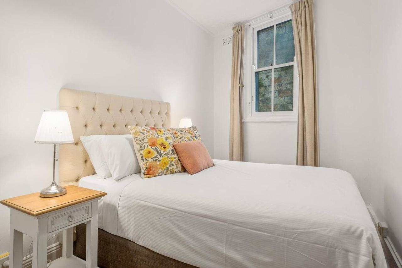 Harbourfront Meets Heritage Chic Near Barangaroo Apartment *