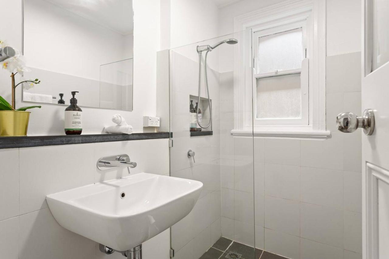 Apartment Harbourfront Meets Heritage Chic Near Barangaroo