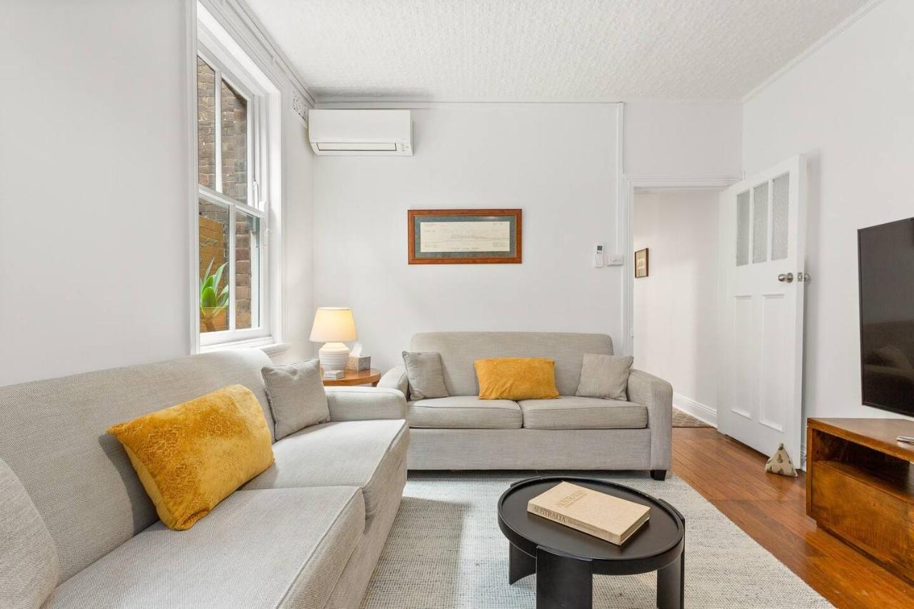 Harbourfront Meets Heritage Chic Near Barangaroo Apartment Sydney