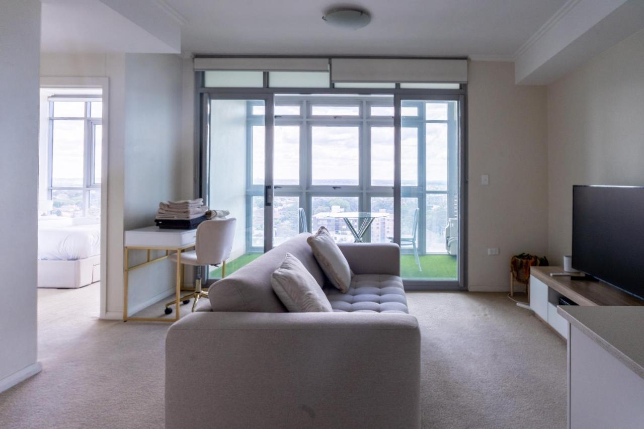 Burwood 1bedroom Next To Station Apartment *