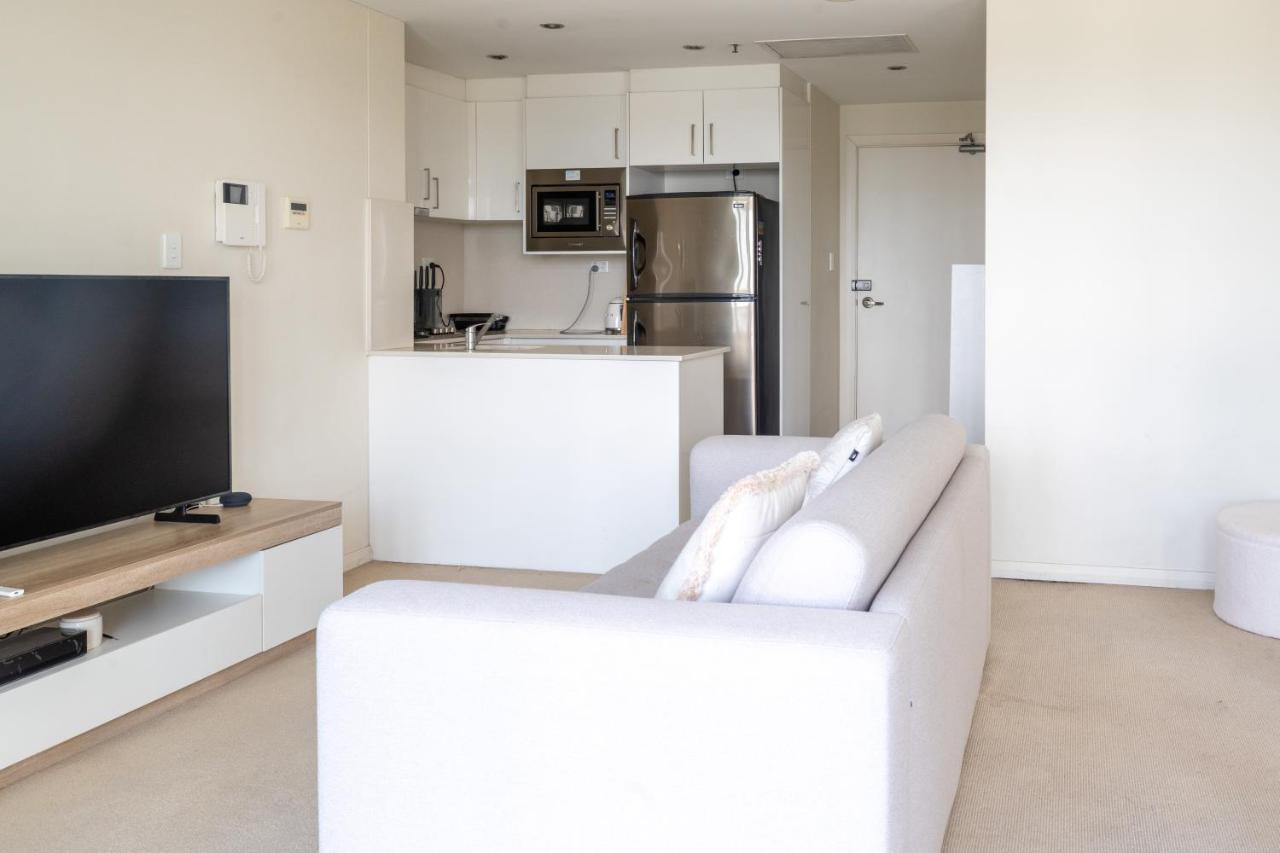 Burwood 1bedroom Next To Station Apartment *