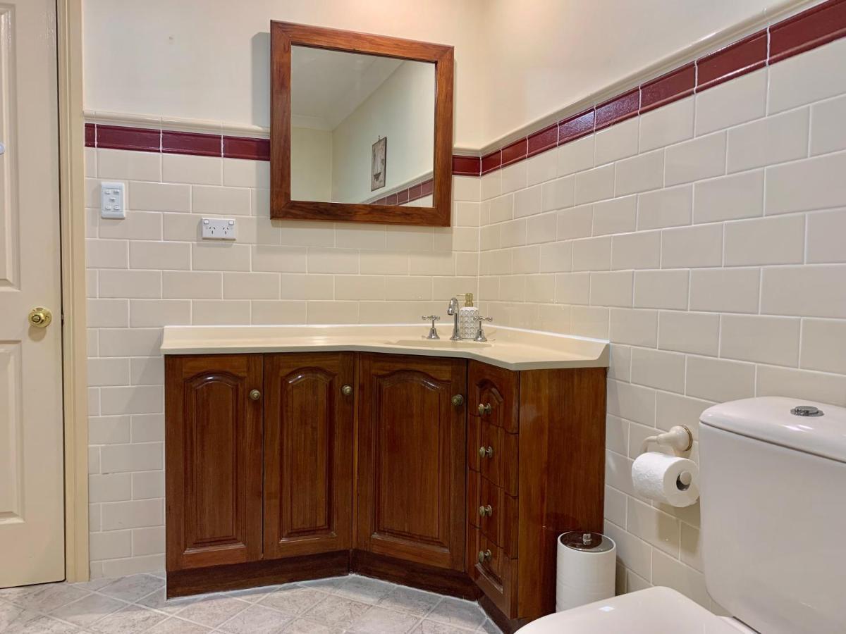 Oasis 5 Bedroom Charming House Villa Sydney