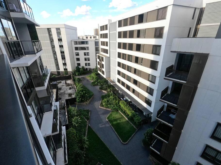 High Floor Skyline View 2br Close2olympic Park Apartment *