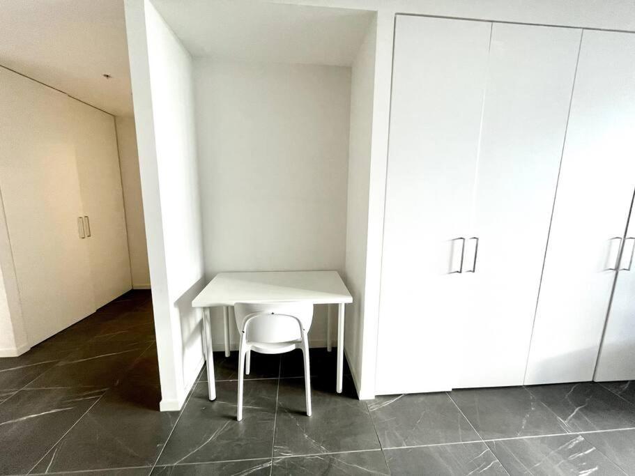 High Floor Skyline View 2br Close2olympic Park Apartment *