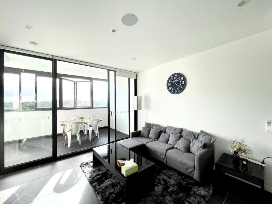 Apartment High Floor Skyline View 2br Close2olympic Park *