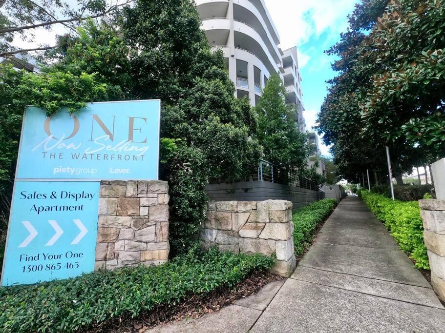 High Floor Skyline View 2br Close2olympic Park Apartment