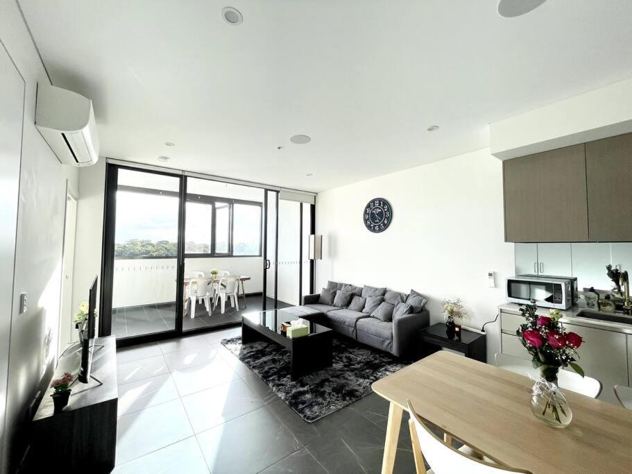 Apartment High Floor Skyline View 2br Close2olympic Park *