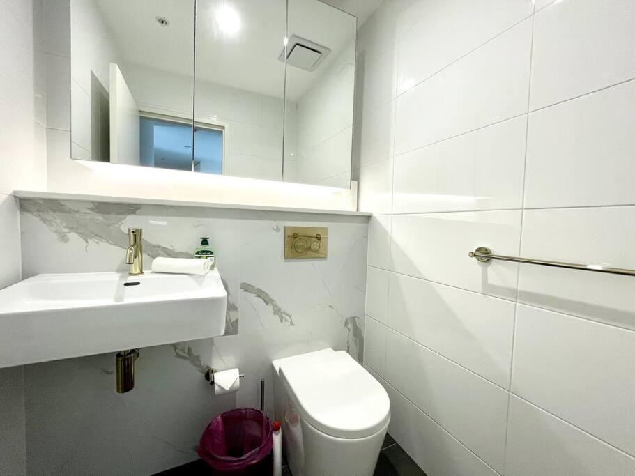 Apartment High Floor Skyline View 2br Close2olympic Park *