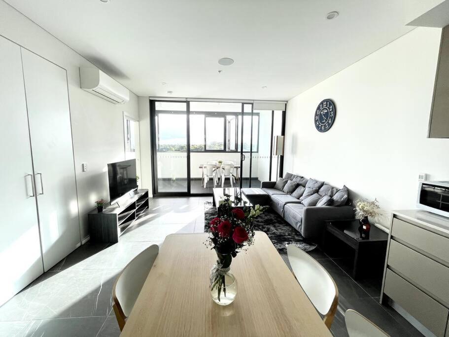 High Floor Skyline View 2br Close2olympic Park Apartment Sydney