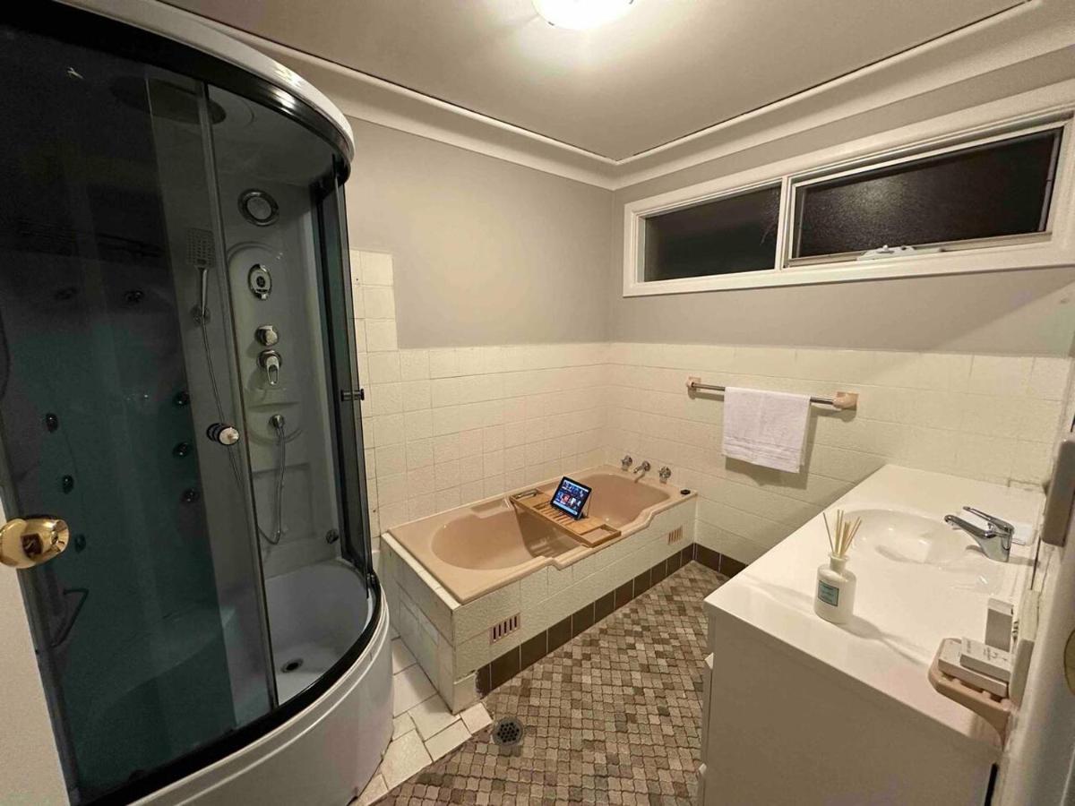 5 Bedroom 3 Bathroom House With Pool, Spa, Voice-control Smart And Game *