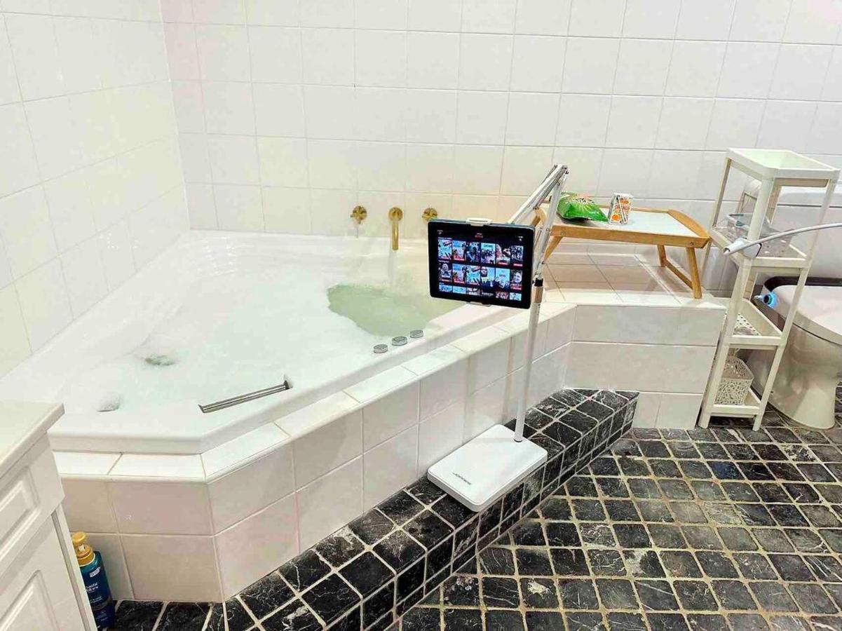 Bahay bakasyunan 5 Bedroom 3 Bathroom House With Pool, Spa, Voice-control Smart And Game