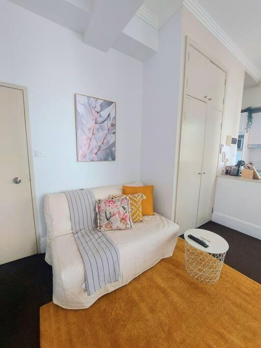 Perfect And Modern Studio, Broadway-chippendale