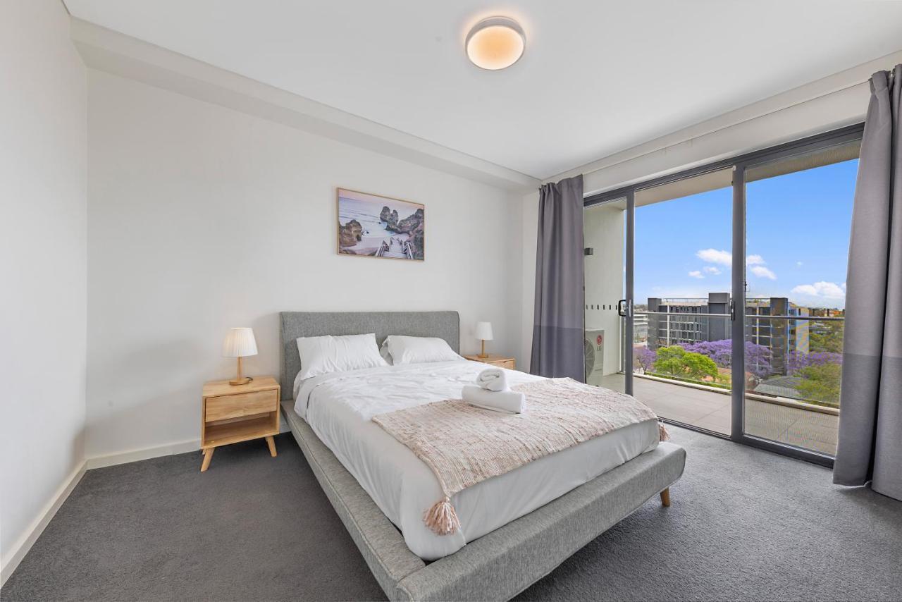 Homebush Two Bedroom With 2 Parkings *