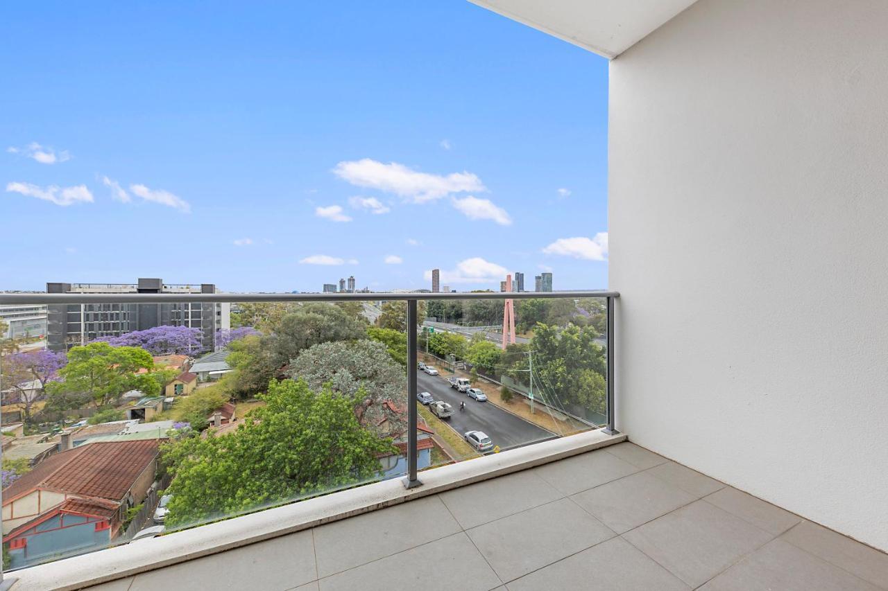 Homebush Two Bedroom With 2 Parkings Apartment *