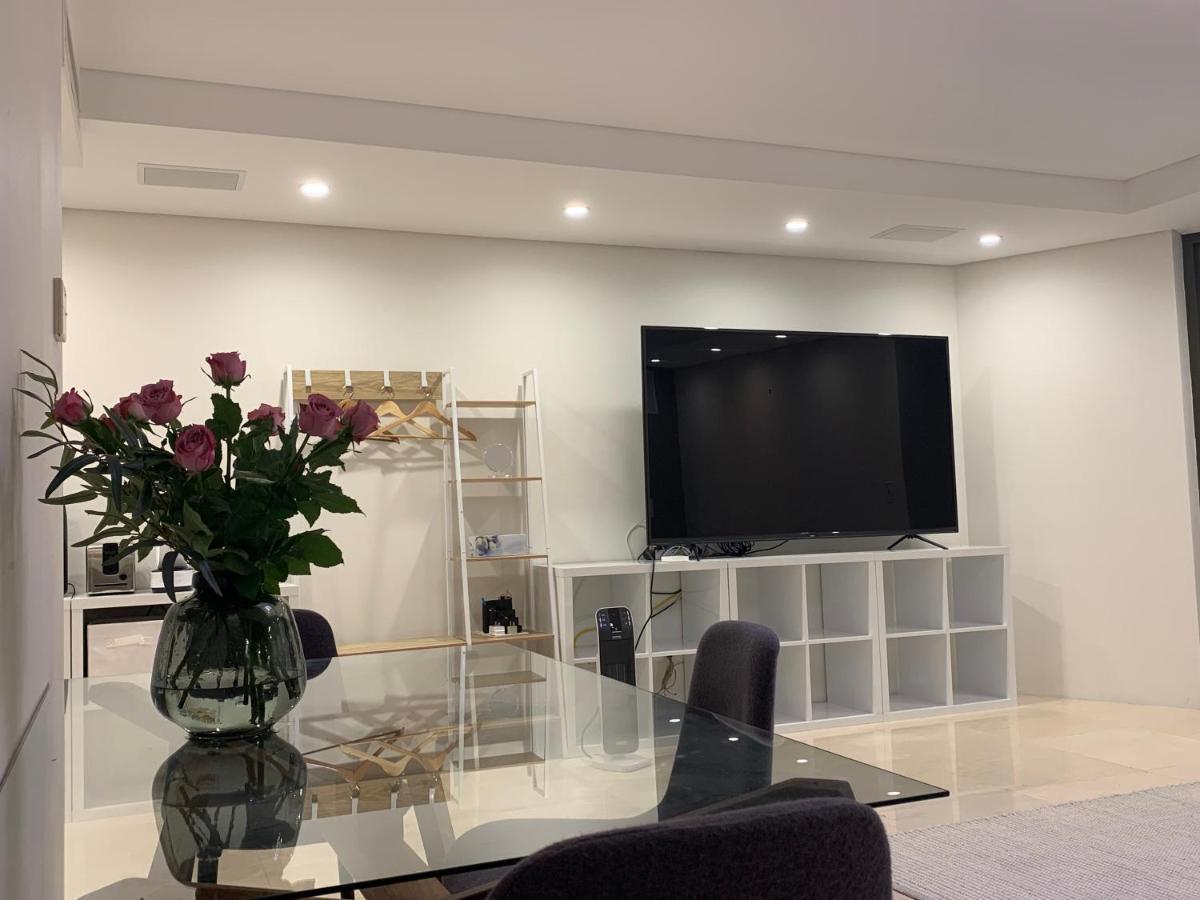 Superior Putney Studio, Short Drive To Parklands And Olympic