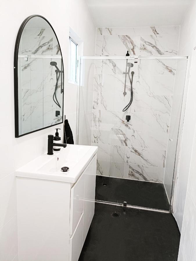 Stylish Queen 1min Walk To Station 5min To 10min To Airport Privatunterkunft