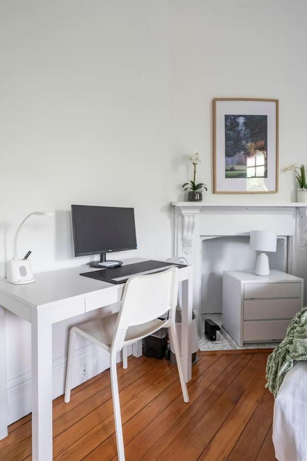 Newtown Nest - Chic Terrace Living Off King Street Holiday home *