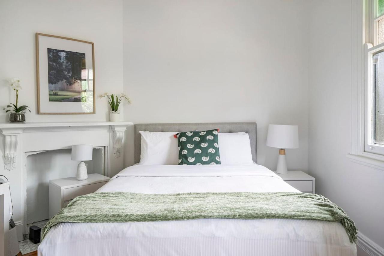 Newtown Nest - Chic Terrace Living Off King Street Holiday home Sydney