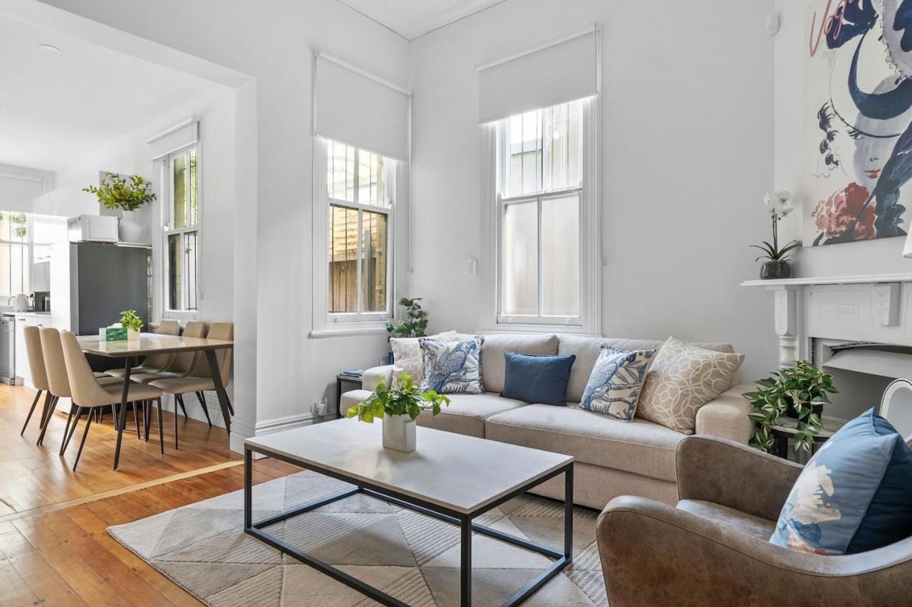 Casa de férias Newtown Nest - Chic Terrace Living Off King Street *