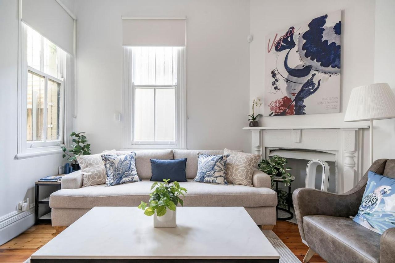 Casa de férias Newtown Nest - Chic Terrace Living Off King Street *