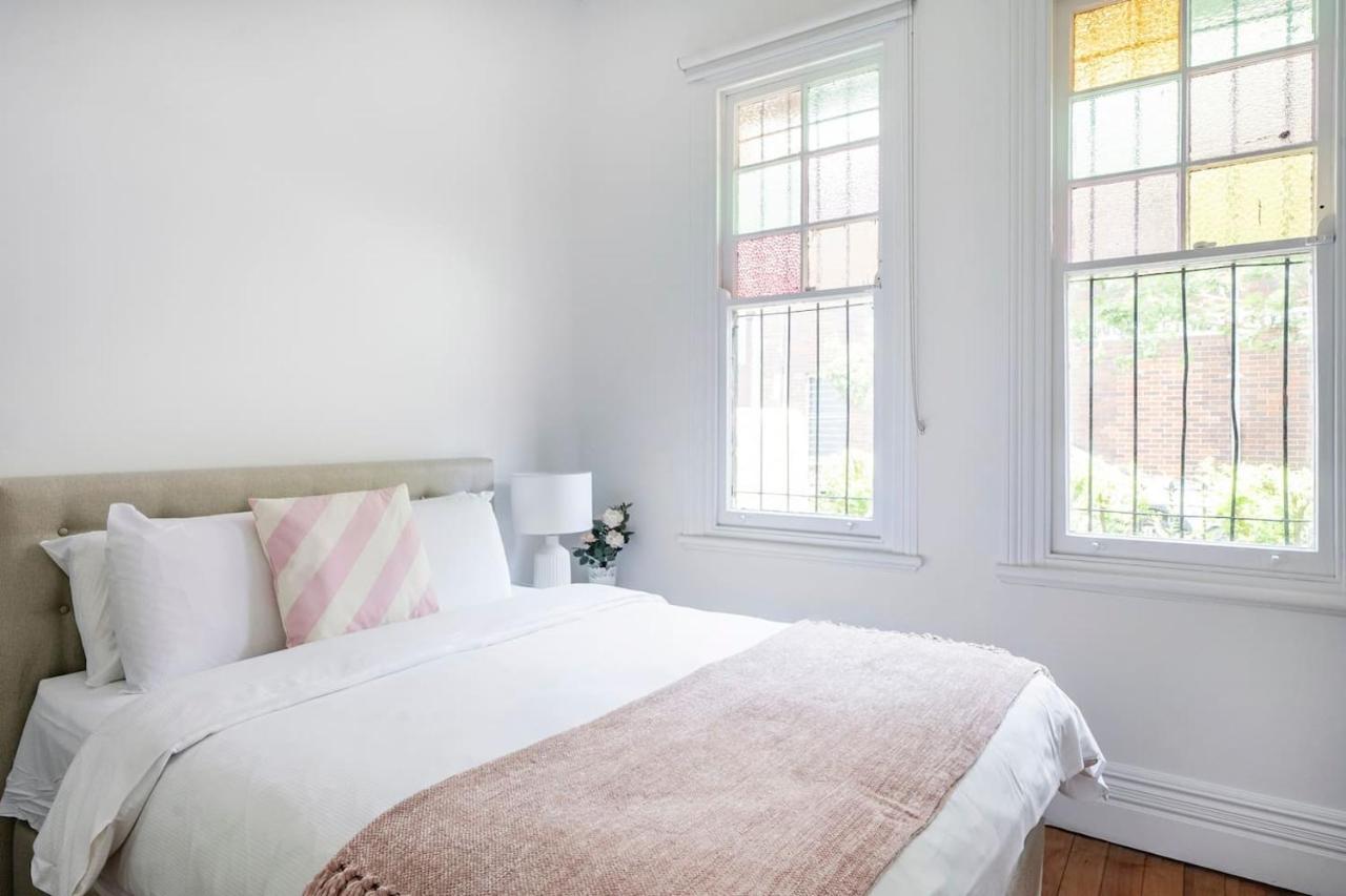 Newtown Nest - Chic Terrace Living Off King Street Holiday home *