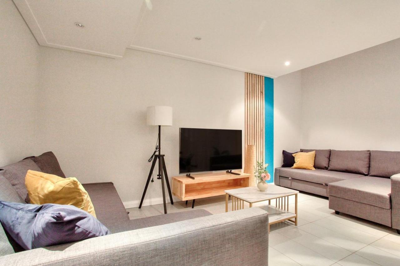 Holiday home Center 2 Bedroom House Pyrmont 2 E-bikes Included *