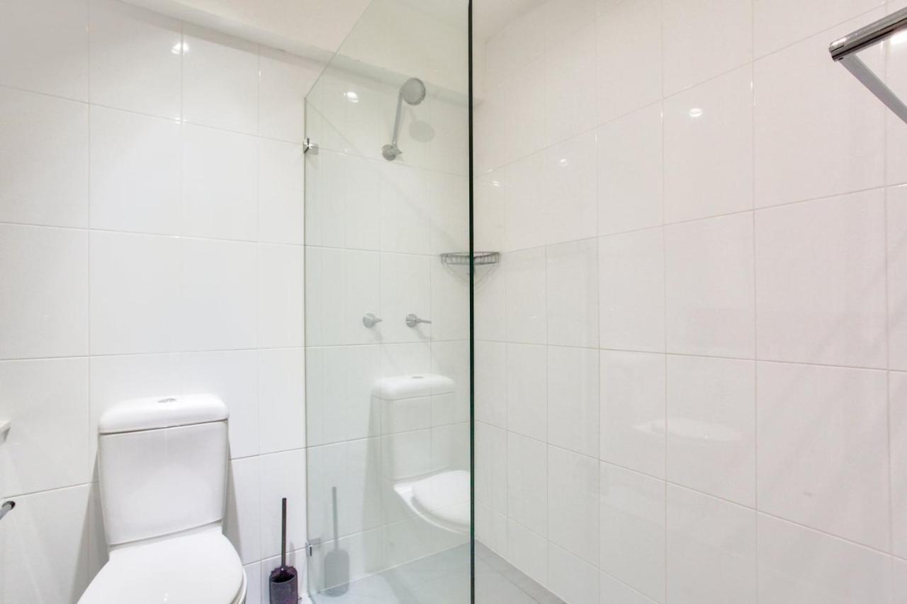 Center 2 Bedroom House Pyrmont 2 E-bikes Included Holiday home *