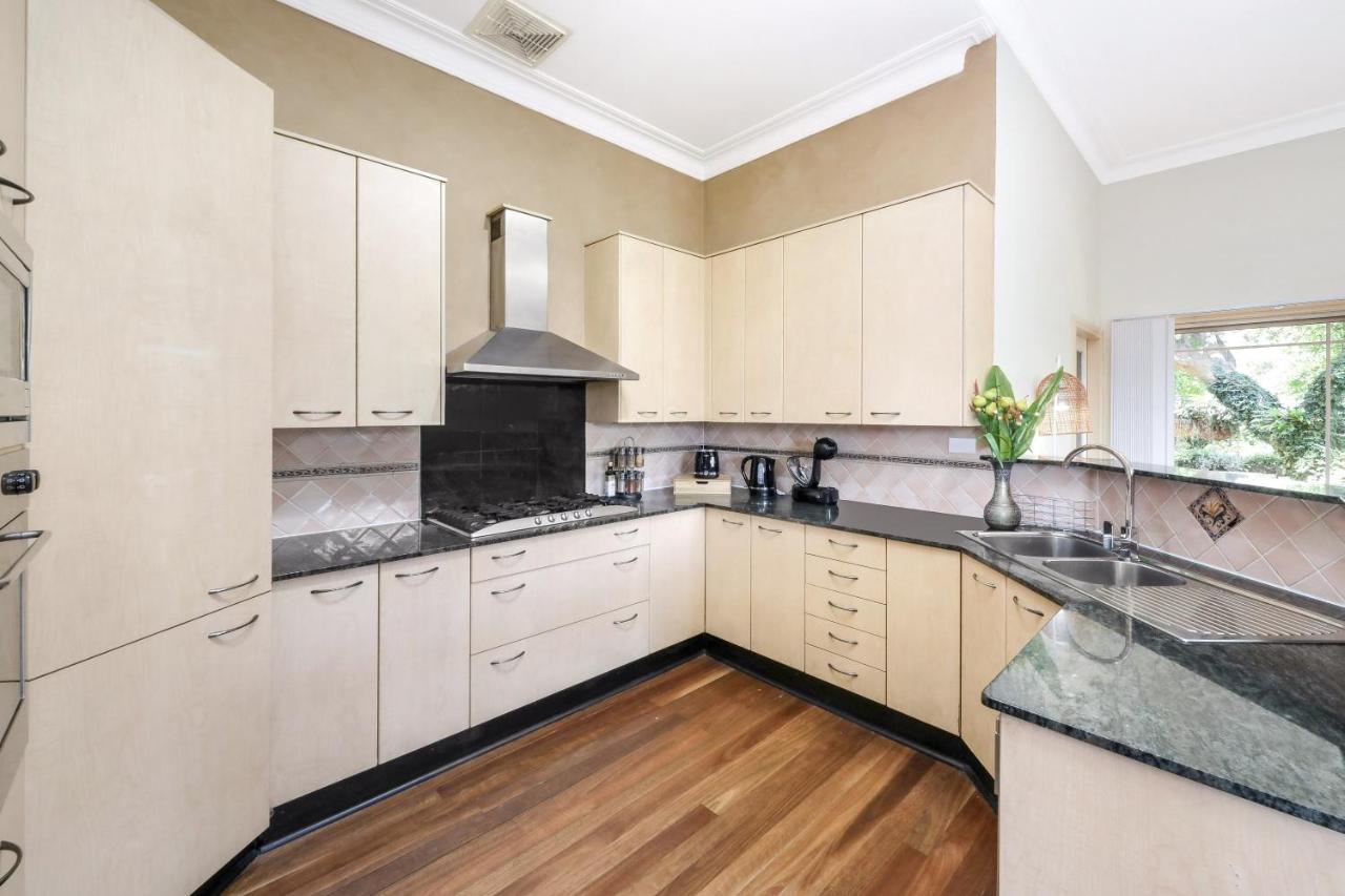 Eastwood Central, Walk To Station & Shops, Drive To Olympic Villa Sydney