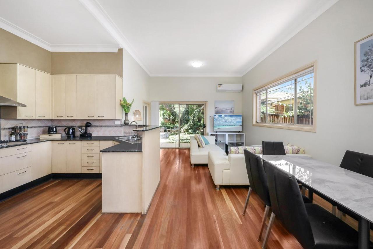 Villa Eastwood Central, Walk To Station & Shops, Drive To Olympic