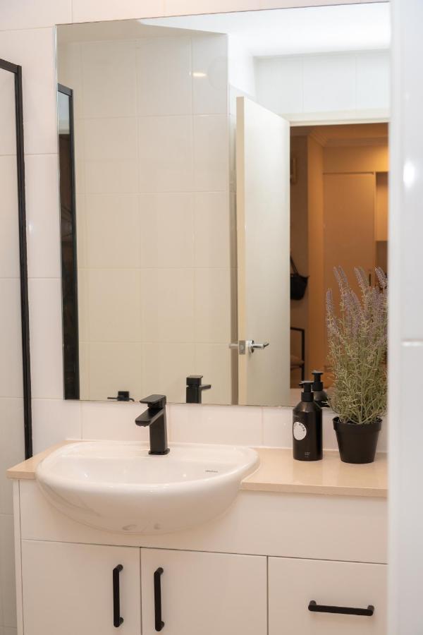 Prime Spot: Modern Studio+balcony Darling Harbour * Sydney